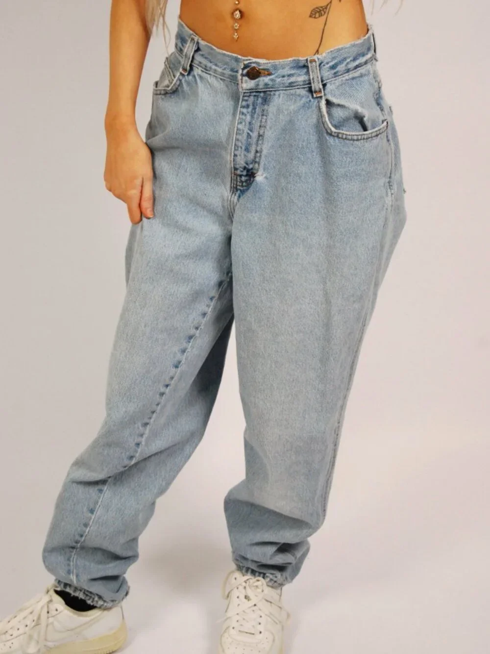 90s Light Wash Jeans (26) blue denim vintage women cool casual high waist baggy - Picture 4 of 10